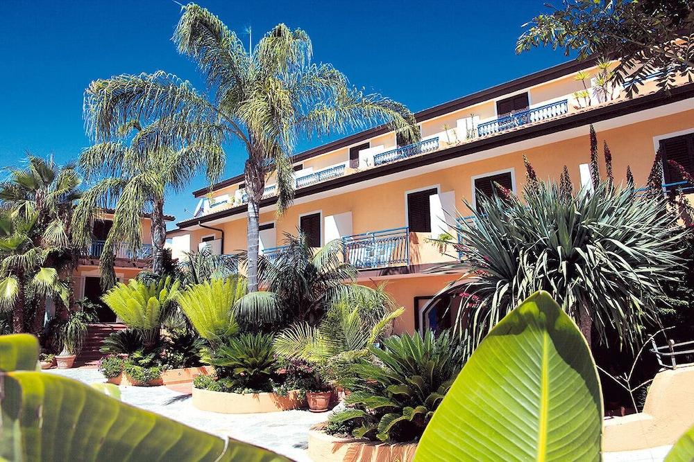 Residence Esmeraldo Capo Vaticano Esterno foto